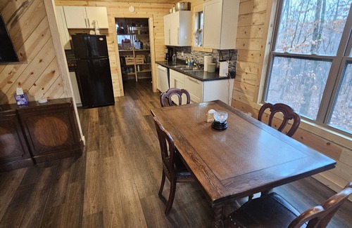 Mammoth Spring Cabin | "The Hideaway Cabin" Newly constructed cozy cedar cabin in the Ozark Mountains.