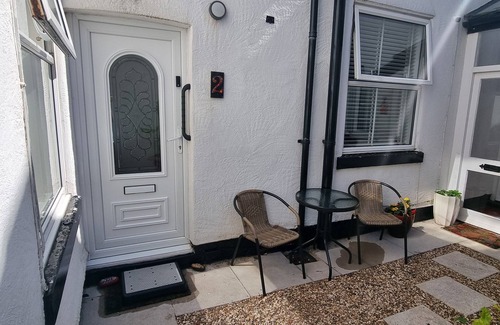 Southport Apartment | The Hideaway/Cottage Feel/Patio/Central/Parking