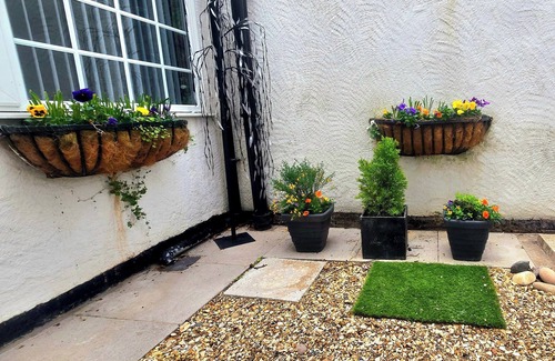 Southport Apartment | The Hideaway/Cottage Feel/Patio/Central/Parking