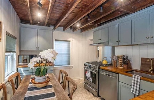 Providence House | The Hideaway Cottage - Entire Home in Fox Point!