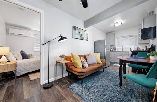 Glendale Apartment | The Hideaway - Dtwn Glendale Free Parking