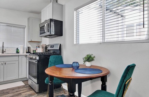 Glendale Apartment | The Hideaway - Dtwn Glendale Free Parking