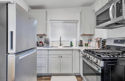 Glendale Apartment | The Hideaway - Dtwn Glendale Free Parking