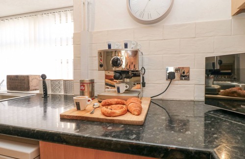 Snainton House | THE HIDEAWAY, family friendly, with hot tub in Snainton