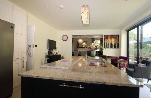Hove House | THE HIDEAWAY, family friendly, character holiday cottage in Hove