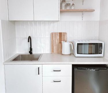 Warrnambool House | The Hideaway - Guest House