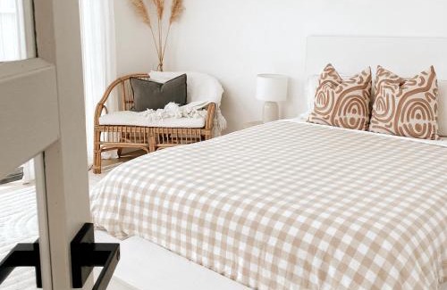 Warrnambool House | The Hideaway - Guest House