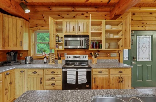Logan Cabin | The Hideaway Hollow Lodge