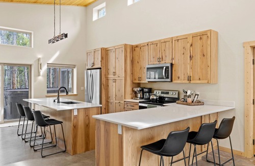Fairplay Cabin | The Hideaway - Hot tub, Attached garage, Private, Modern 3-bedroom cabin