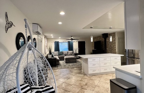 Yucca Valley House | The Hideaway : HotTub+BBQ+Fire-pits+pool table
