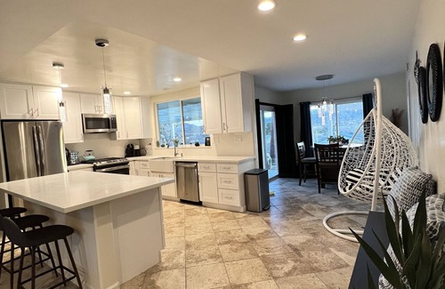 Yucca Valley House | The Hideaway : HotTub+BBQ+Fire-pits+pool table