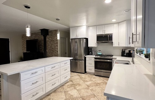 Yucca Valley House | The Hideaway : HotTub+BBQ+Fire-pits+pool table