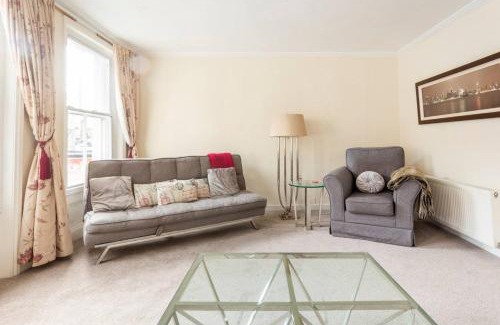 Blandford Saint Mary Apartment | The Hideaway, lovely cosy place in Blandford Forum, Dorset