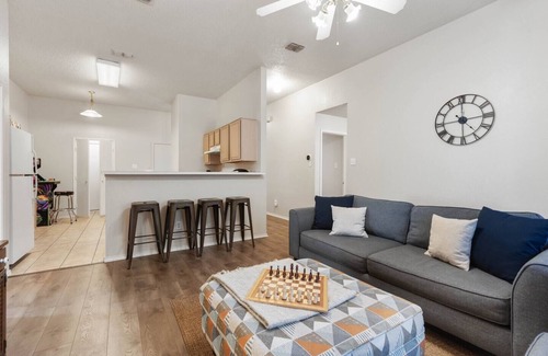 Burleson House | The Hideaway NFLX Arcade Soak tub Garage!