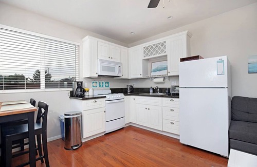 Morena Apartment | The Hideaway of Silver Terrace, located near Old Town, Sea World & Beaches.