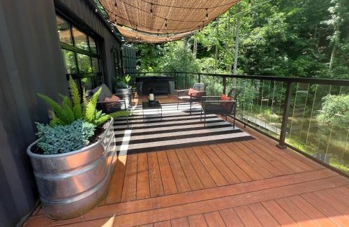 Hurricane House | The Hideaway on Tacketts - Shipping Container