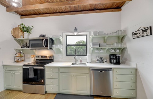 Schulenburg House | 'The Hideaway' Secluded & Spacious Schulenburg Gem
