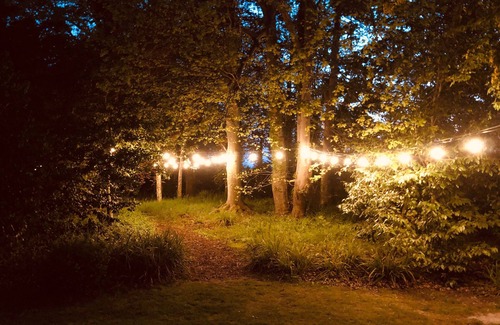 Hopton Cabin | The Hideaway Shepherds Hut & Hot Tub, sleeps 2.