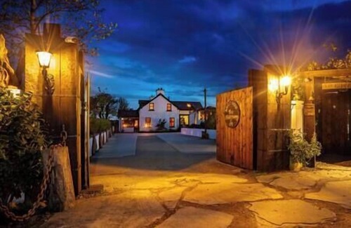 Muff House | The Hideaway - Shore House