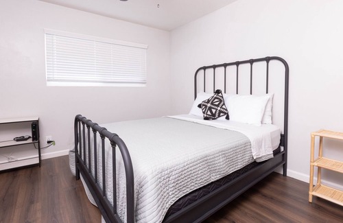 Central Escondido Apartment | The Hideout-2 bedroom condo in Historic Escondido, 10 mins away from Safari park