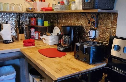 Deadwood Apartment | The Hideout at Mad Peak Lodging, sleeps up to four