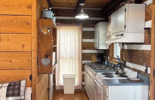 Townsend Cabin | The Hideout Cabin at Country Manor Acres