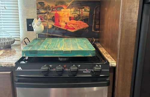 Stephenville House | The Hideout - Charming RV in town, minutes away from Tarleton University