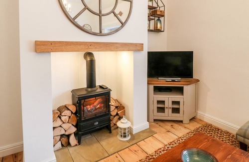 Oakham Cottage | THE HIDEOUT, family friendly, character holiday cottage in Oakham