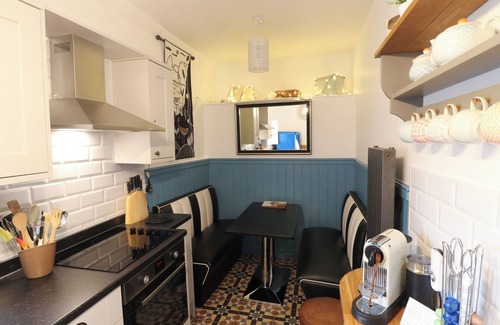 Oakham Cottage | THE HIDEOUT, family friendly, character holiday cottage in Oakham
