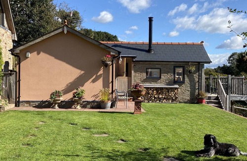 Llangrove Cottage | THE HIDEOUT, pet friendly, luxury holiday cottage in Llangrove