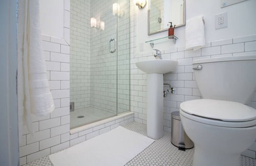 Queens Condo | The High Tide Studio #4 Studio Bedroom Hotel Room by Redawning