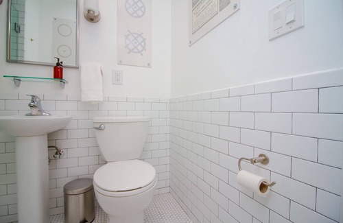 Queens Condo | The High Tide Studio #4 Studio Bedroom Hotel Room by Redawning
