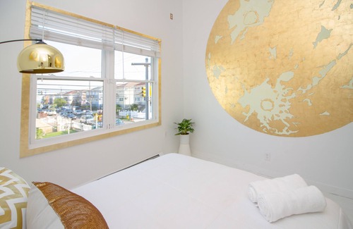 Queens Condo | The High Tide Studio #4 Studio Bedroom Hotel Room by Redawning