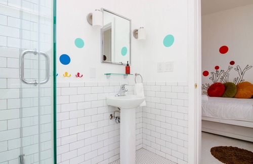 Queens Condo | The High Tide Studio #2 Studio Bedroom Hotel Room by Redawning