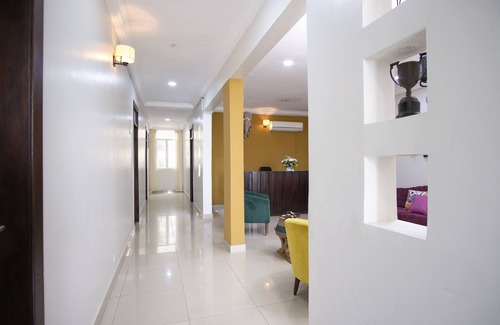 Accra Hotel | The Highbridge Guest Lodge