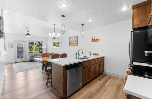 McCall House | The Highland Hangout: Luxurious, new 3 bed, 3 bath townhome in McCall with garage