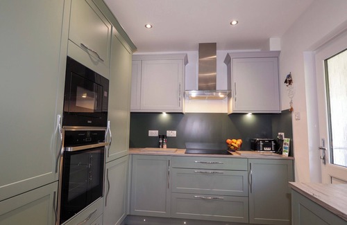 Dornie House | THE HIGHLANDER, family friendly, country holiday cottage in Dornie