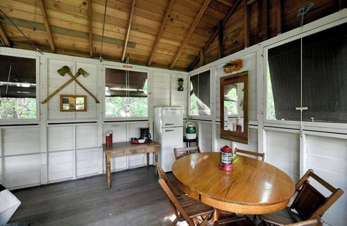 East Troy Cabin | The Highlands - Group Cabin Retreat