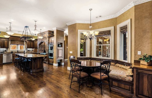 Maysville House | The Highlands mansion and events, sleeps 28