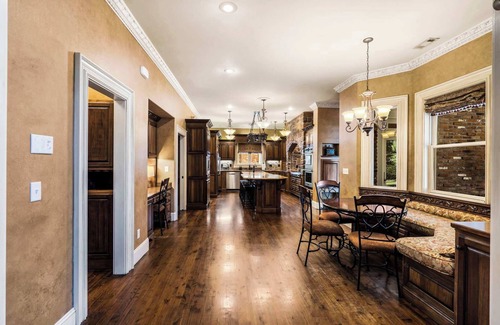 Maysville House | The Highlands mansion and events, sleeps 28