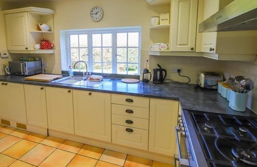 Rye House | The Highlands, Nr Rye - Victorian House with Tennis court