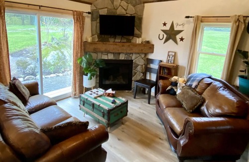 Perry House | The Hill Crest Cottage