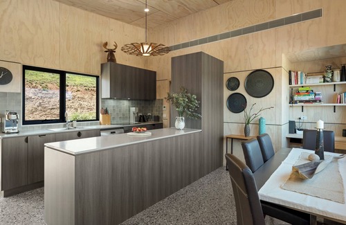 Mansfield Apartment | The Hill House - Pet-Friendly Retreat with Panoramic Views Near Mansfield