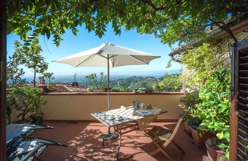 Massa Apartment | The hill terrace