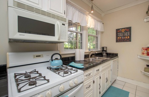 Crescent Hill House | ❤ The Hillcrest House w/Private Cottage-Near Frankfort Ave, Downtown, Expo!