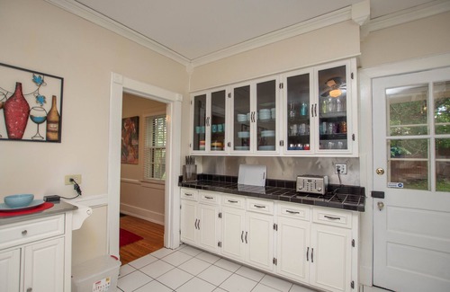Crescent Hill House | ❤ The Hillcrest House w/Private Cottage-Near Frankfort Ave, Downtown, Expo!