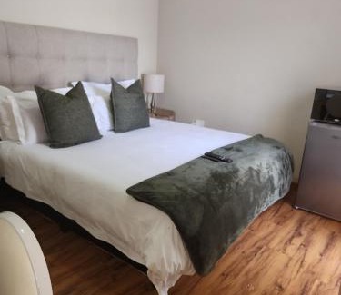 Newcastle Bed & Breakfast | The Hills at 1 Meeu