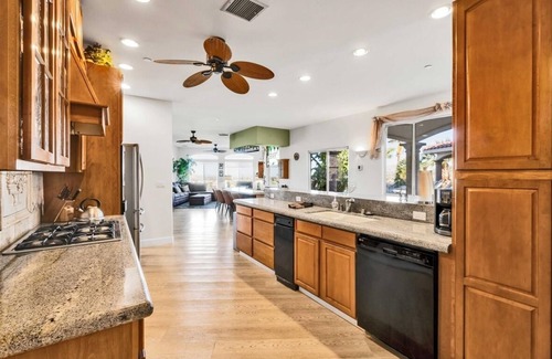 Yucca Valley Villa | * The Hills of Palm Springs. Spacious 4BR, Absolute privacy, Pool & Jacuzzi. *
