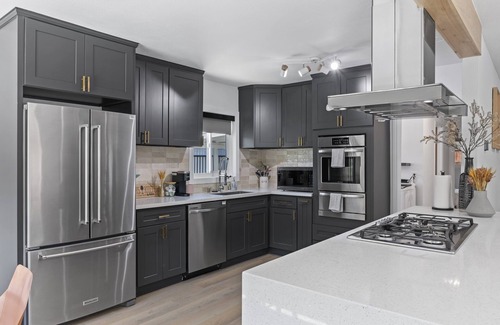 North Tustin House | THE HILLS - Scenic Retreat with Game Room CLOSE TO DISNEY