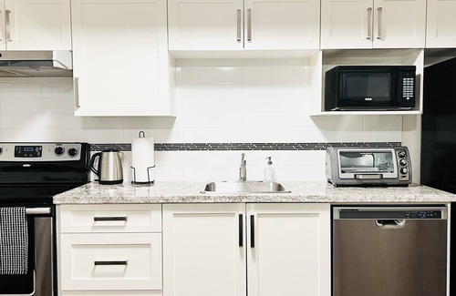 Surrey House | The Hilltop at Grandview